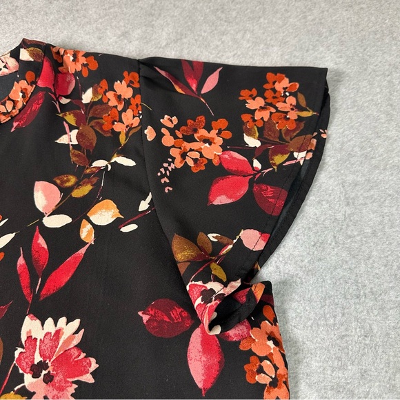MAURICES Womens Plus Size XXL Black Floral Flutter Sleeve V Neck Top Shirt - Picture 2 of 10